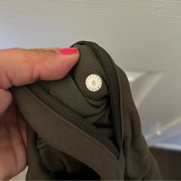 Lululemon Sz 6 Pace Rival 22” Crop Leggings  Dark Olive - Picture 6 of 6